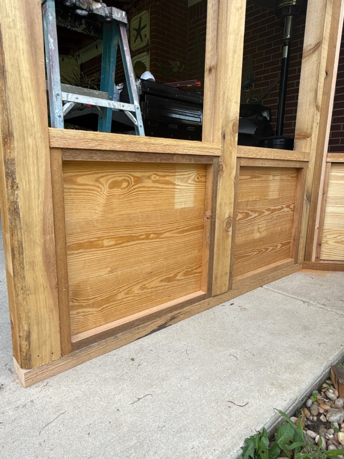 Gallery photos for Open Patio Gets a Full Screened Porch Conversion: Image #4