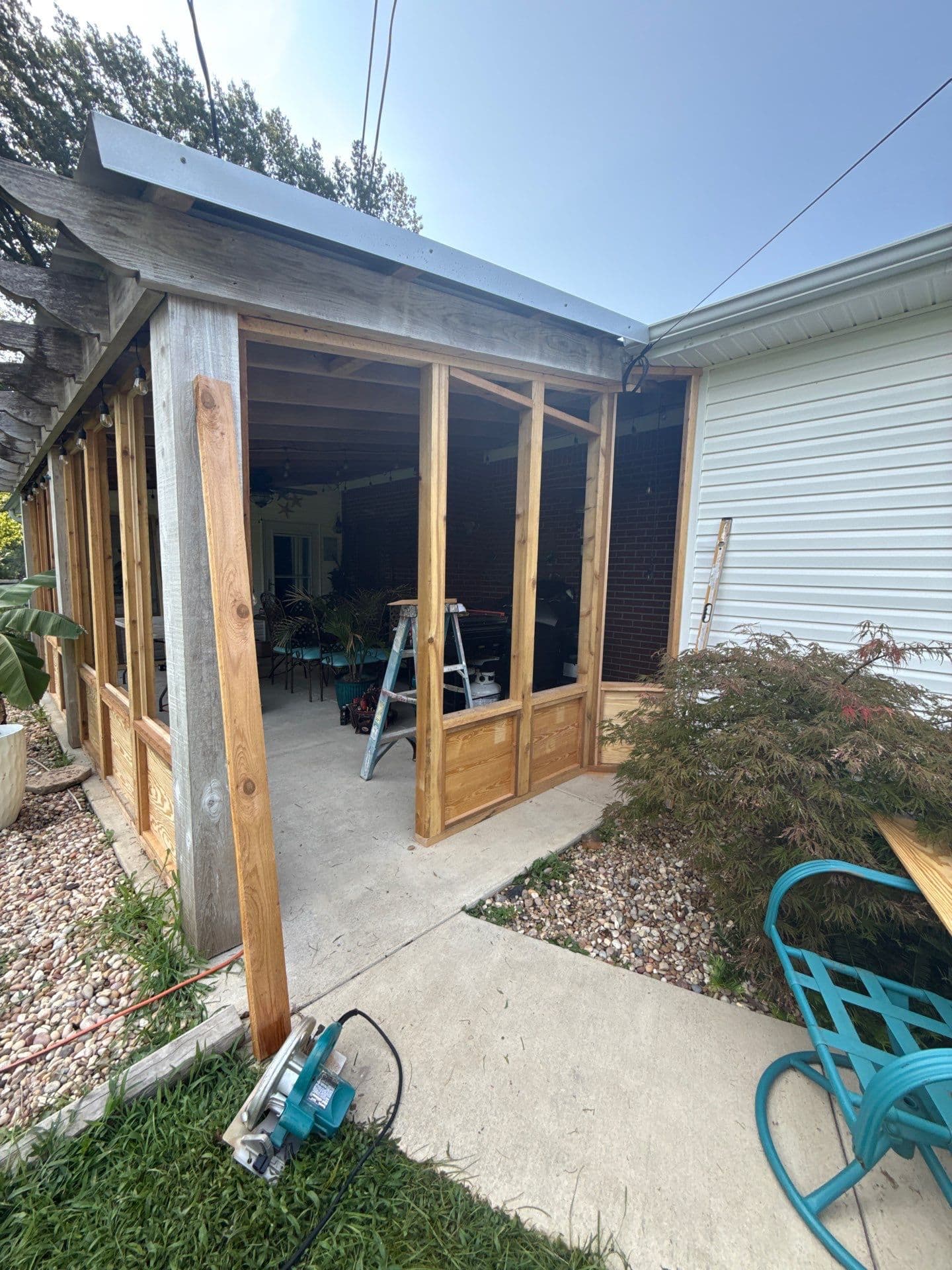 Gallery photos for Open Patio Gets a Full Screened Porch Conversion: Image #2